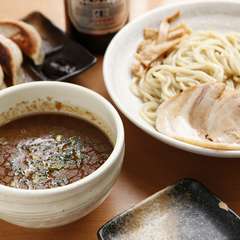 あつあつの濃厚つけ汁に自家製麺がよく絡む『魚介系濃厚つけ麺』
