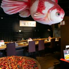 堺市と縁が深い、金魚のオブジェがお出迎え