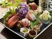 ピチピチの鮮魚を味わえる『おまかせ造り盛り五種』