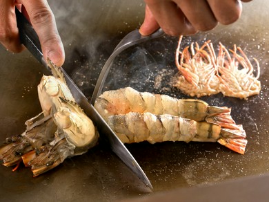 本格鉄板焼専門店ではカジュアルな接待・会食にもぴったり