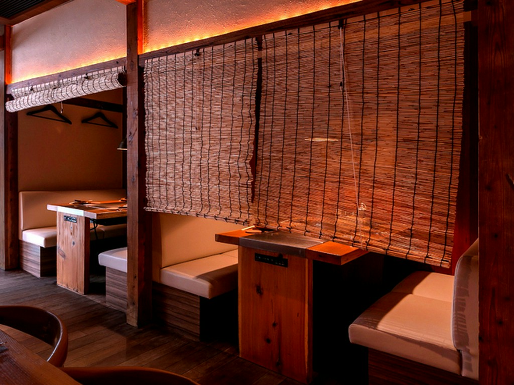 仕切り付きの半個室で、ファミリーでの特別な日のお食事に