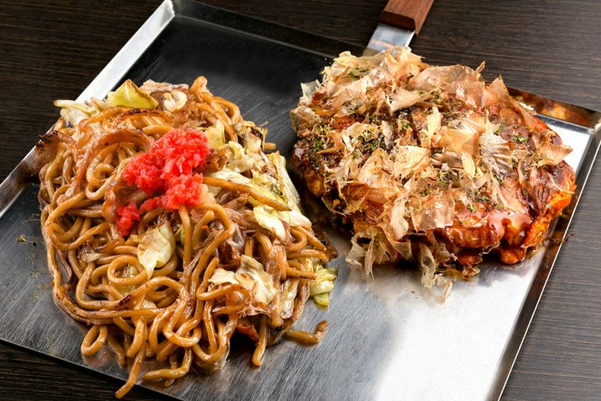 「浅草開花楼特製生めん　ふっとい焼きそば」使用『豚のやきそば』、ふわふわの『王道　豚のお好み焼き』
