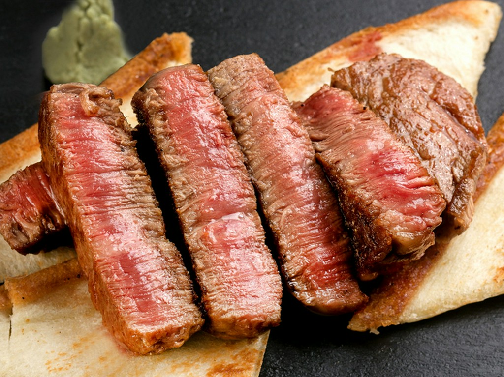 焼き方にとことんこだわった『極上和牛のステーキ』