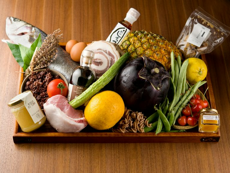 生産現地に足を運び、生産者と共感した野菜や肉を食材に