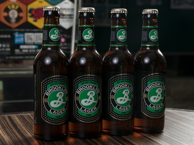 お店のテーマカラーは、思い出のビールになぞらえた緑色