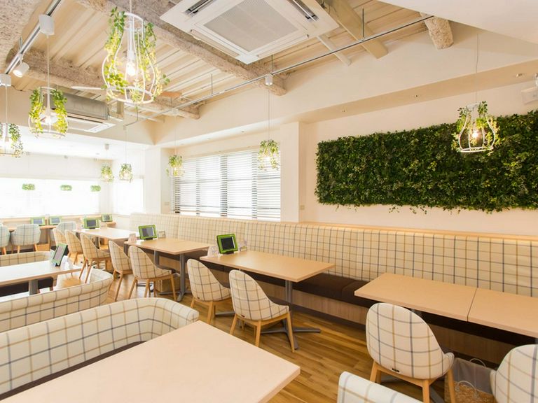 ハーブティーをいただきながらママ友たちと情報交換