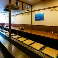 小さなお子様連れでもOK。掘りごたつの小上がり席