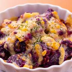 紅イモとベーコンのチーズ焼き