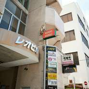 離島ターミナルまで徒歩5分。レオビルの8F