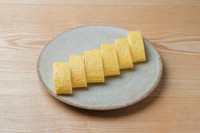 選び抜いた素材からとった一番だしを、使った優しい味わいのだし巻き。
そのまま、だしの風味をお楽しみくださいませ。