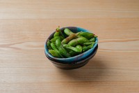 その名の通りニンニクの効いた枝豆。お酒がグイグイ進みます。