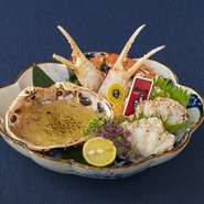 焼き加減がとても難しい焼蟹料理。当店では、最も美味しくお召し上がり頂けるよう２種類の火入れを行い絶妙な焼き加減（ミディアムレア）に調理したものをお客様にご提供致します。