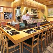 金沢の美味しい食材が揃った日本料理店。カウンター席があり、一人でも気軽に立ち寄れるので、県外から出張で訪れた会社員の姿も少なくありません。素材の良さを活かした料理と地元のお酒で、癒しのひとときを。
