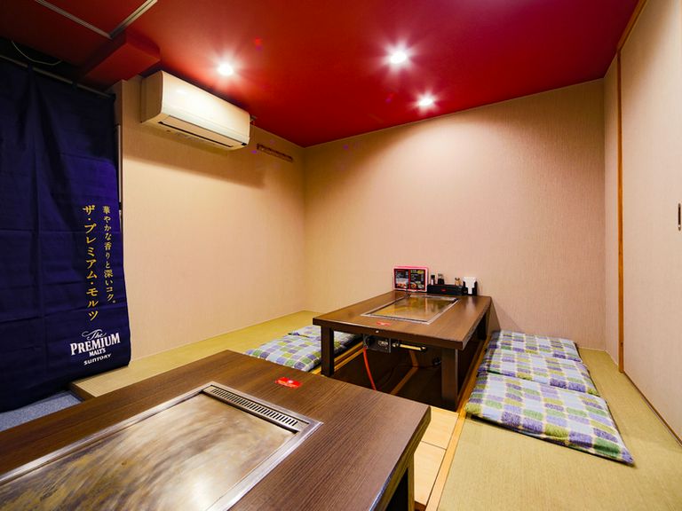 くつろげる空間で好みの料理に舌鼓、鉄板を囲み家族団らんを