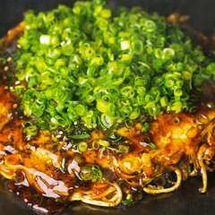 こうばしい香り、アツアツをほおばる幸せ『お好み焼き　肉玉そば（ネギかけ）』