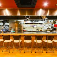 調理風景が見えるカウンター席