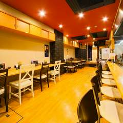 家にいるように、和やかに賑やかに鉄板を囲む風景のあるお店