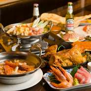 昼間はカレー、夜は居酒屋メニューと多彩なラインナップでゲストをもてなしてくれるお店です。海外有名レストランで活躍した料理人による、本格インド・ネパール・パキスタン料理を満喫できます。