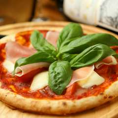 とろ～りチーズが濃厚な『生ハムのマルゲリータピザ』