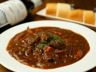 こだわりの「牛もも肉」は、丁寧に下処理してグリル