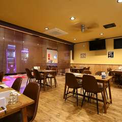 最大50名までの宴会ができる、広いダイニング