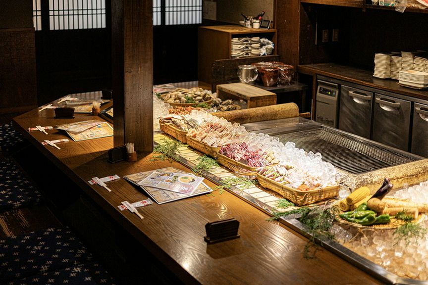目の前で焼き上げる炉ばたカウンター