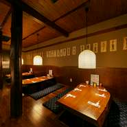 豊富に揃えられたコースメニューには、すべて飲み放題が付いています。飲み会やパーティーなどに飲み放題はうれしいシステム。単品飲み放題もあり、利用シーンによって使い分けができます。