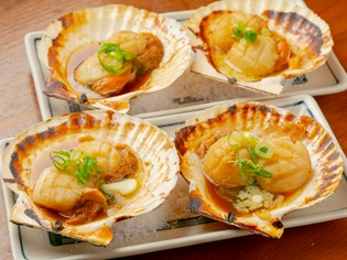 貝のおいしさを余すことなく堪能できる『活ホタテ貝のバター焼』