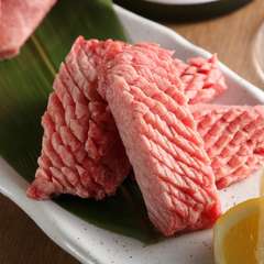 鮮度が自慢！食べ応えのある『特選厚切り塩タン』
