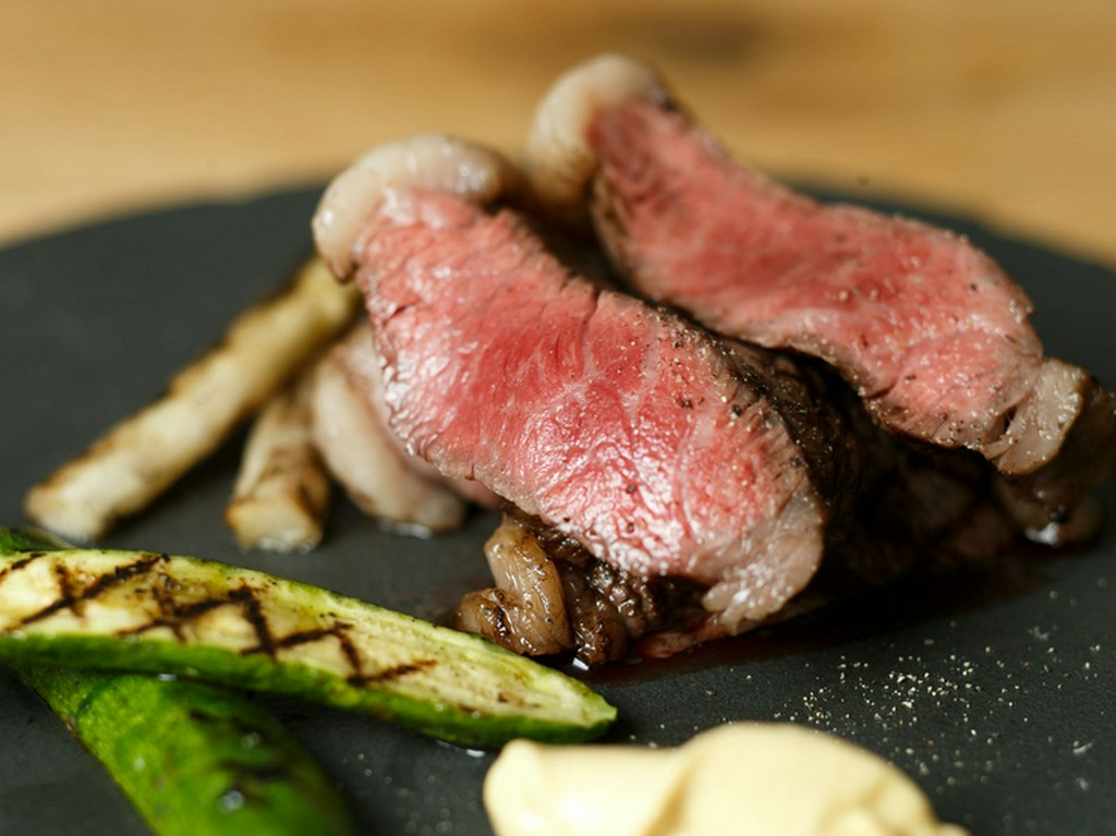 贅沢な逸品『山形牛ステーキ』