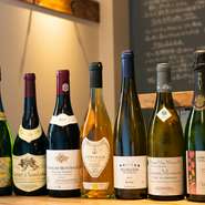 太田シェフ自ら一念発起し、ソムリエの資格を取得。そのためワインについても造詣が深く、厳選されたフランスやイタリアワインを中心にしつつ、各国の自然派ワインも揃えています。