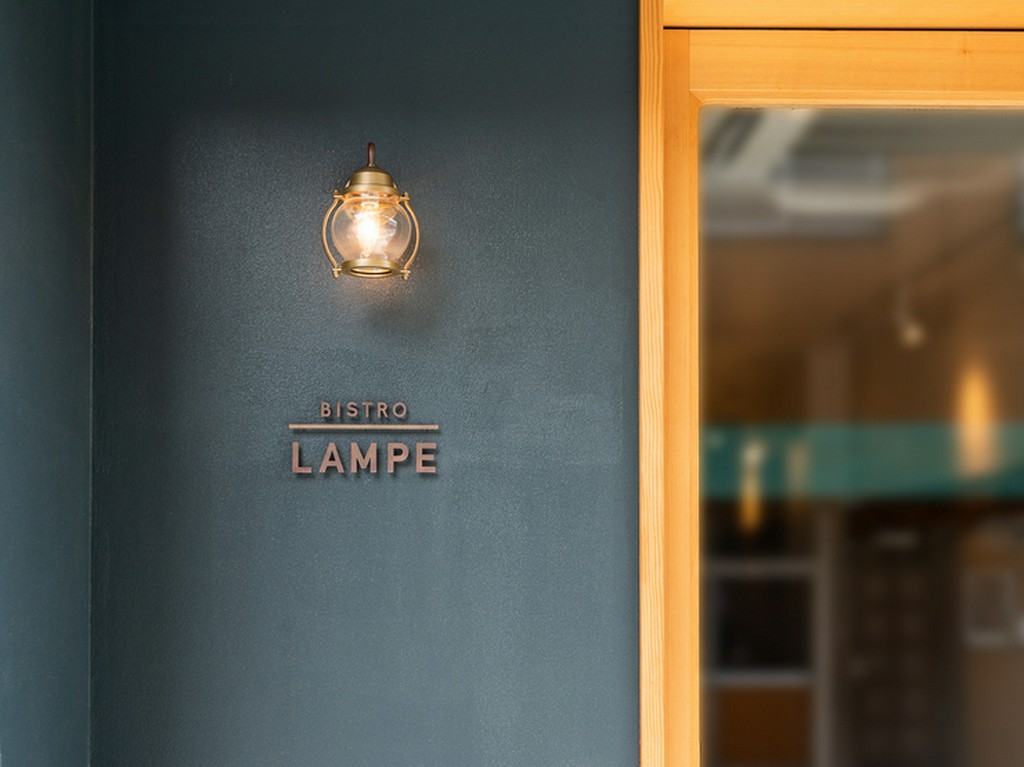 店内の様子が想像できるような、オシャレな外観が素敵