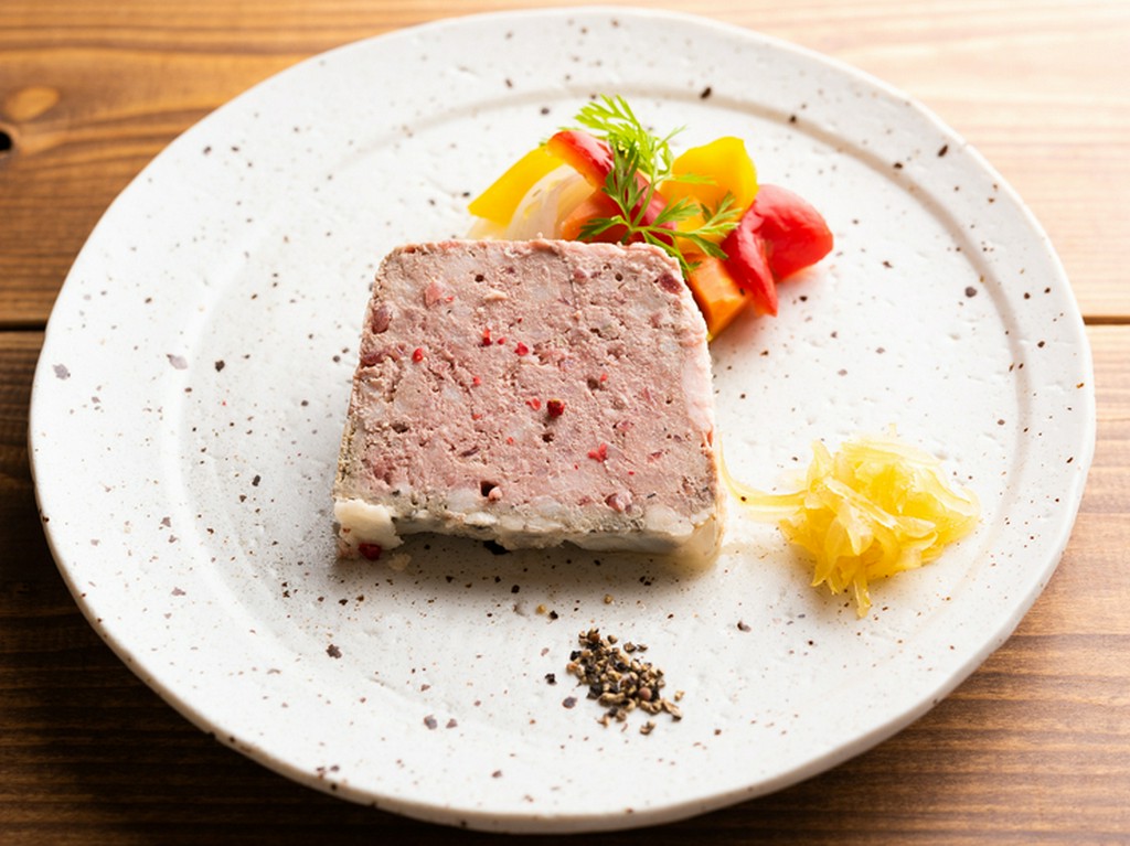 フランス料理の王道ともいえる一品。ワインが進む料理のひとつ『パテ・ド・カンパーニュ』