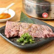 USの上質なプライムビーフを使用。肉々しいステーキを食べているかのように感じる逸品で、赤身肉好きな人にはピッタリです。ボリュームたっぷりで、肉好き女子に人気。