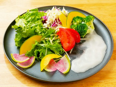 珍しい旬の京野菜をお好みの組み合わせで『旬野菜のサラダバイキング』