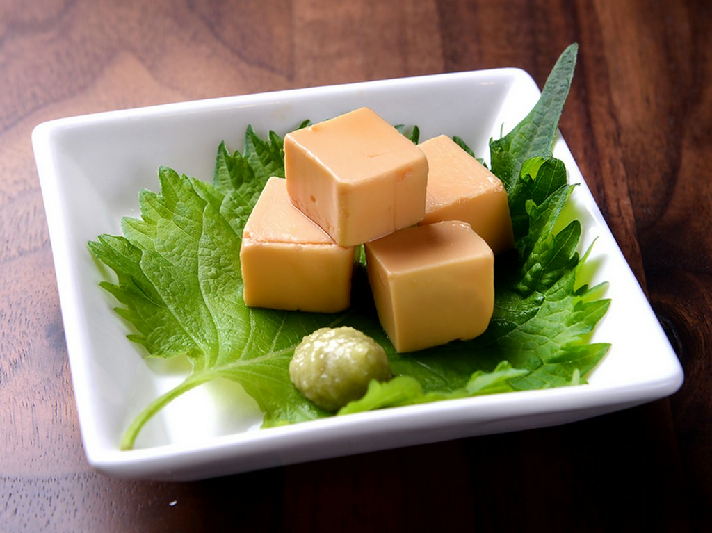 お酒のお供にぴったりの『チーズのしょうゆ漬』