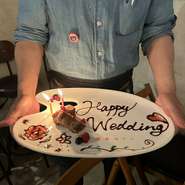 佐賀の記念日を演出したい、との思いで始めたIKのサプライズプレート　誕生日や結婚記念日に贈りたいメッセージやお名前をプレートに記入して音楽や照明で演出致します。
