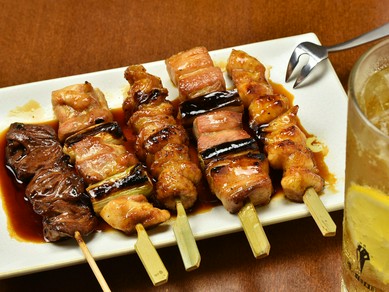 その日の良質な食材を串焼で『串焼盛り合せ（5本）　塩・たれ』