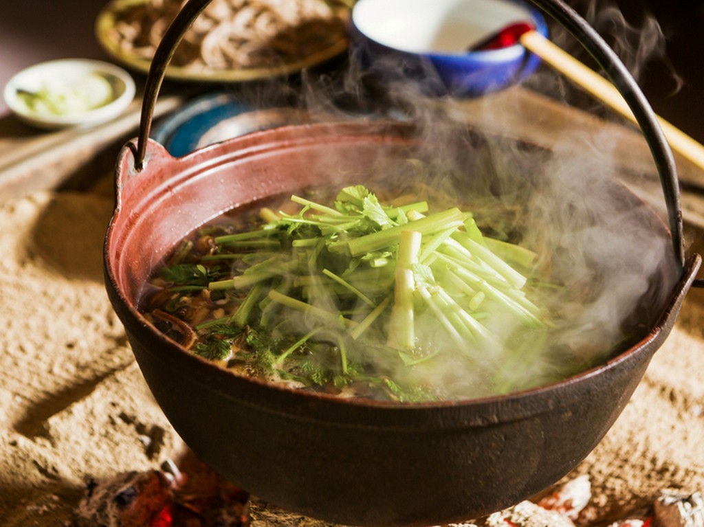 厳しい自然を生き抜いた「山菜」の力強い味わいを堪能する