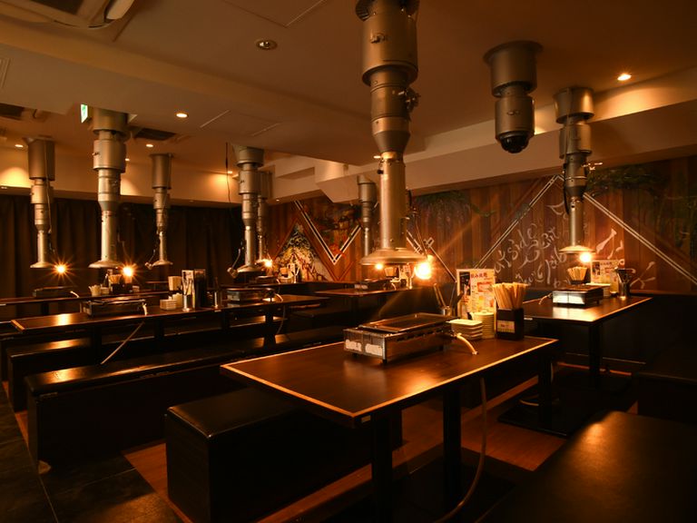 最大100名までの集まりに利用できる、広々とした宴会スペース