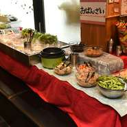 お手頃なコースから神戸牛尽くしの贅沢コースまで、多彩な食べ放題プランが揃っています。野菜たっぷり、ヘルシーなサラダバーもあるのが嬉しい。飲み放題も付けられ、各種宴会にもおすすめです。