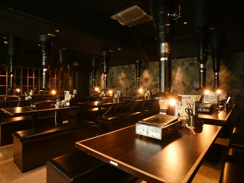 オープンで開放感のあるダイニングフロア