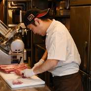 スムーズに食事をしていただけるように、お待たせしないよう心掛けて。何度でもご来店いただけるよう、様々な味を飽きずに楽しんでもらえるバイキングもご用意しておりますので、是非ご利用ください。