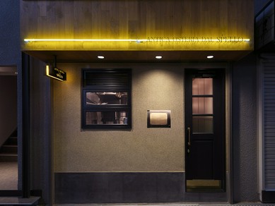 木の温もり溢れる店内。おしゃれに気軽にイタリア料理を