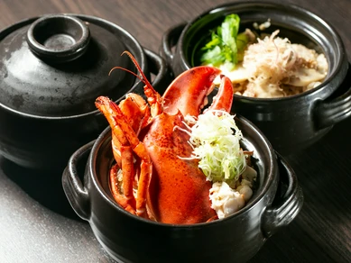 毎日丁寧に取る出汁で地元の米を炊き、具材は季節のものを使用。炊きたてをいただく『季節の土鍋ごはん』