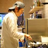 歴史が好きで、西郷や龍馬の名を冠したクラフトビールをお店に置いています。お店でいろんな出会いを演出したい。料理も、人も。自分自身は新しいことに臆せず挑戦する先駆者でありたいと思っています。