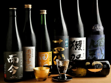 全国から選び抜かれた日本酒を飲みながら過ごす、幸せな時間