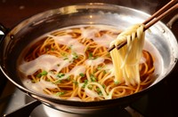 秘伝のスープと絡まる『ちゃんぽん麺』でもつ鍋を最後まで楽しんでください。