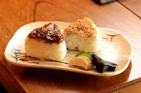 どこかホッとする懐かしい味わいを。
ついつい食べ過ぎてしまう美味しいおにぎりです。