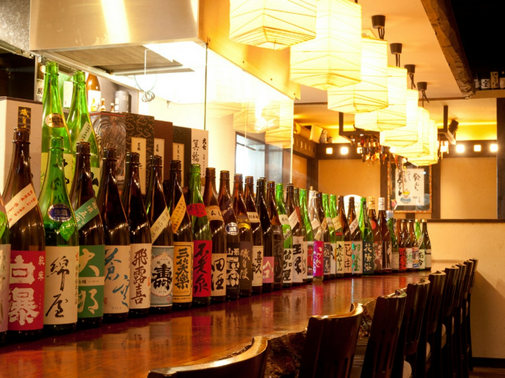 日本酒を愛する店主が厳選した日本酒は、常時50種類以上